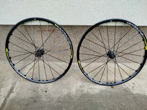Mavic Crosstrail 26" Top stanje