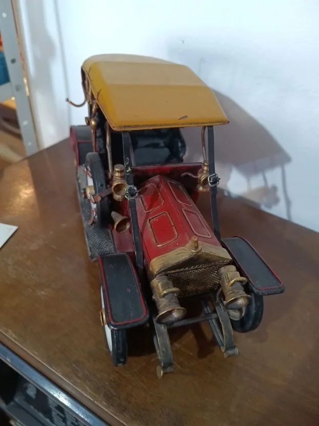 Metalni dekorativni model Oldtimer