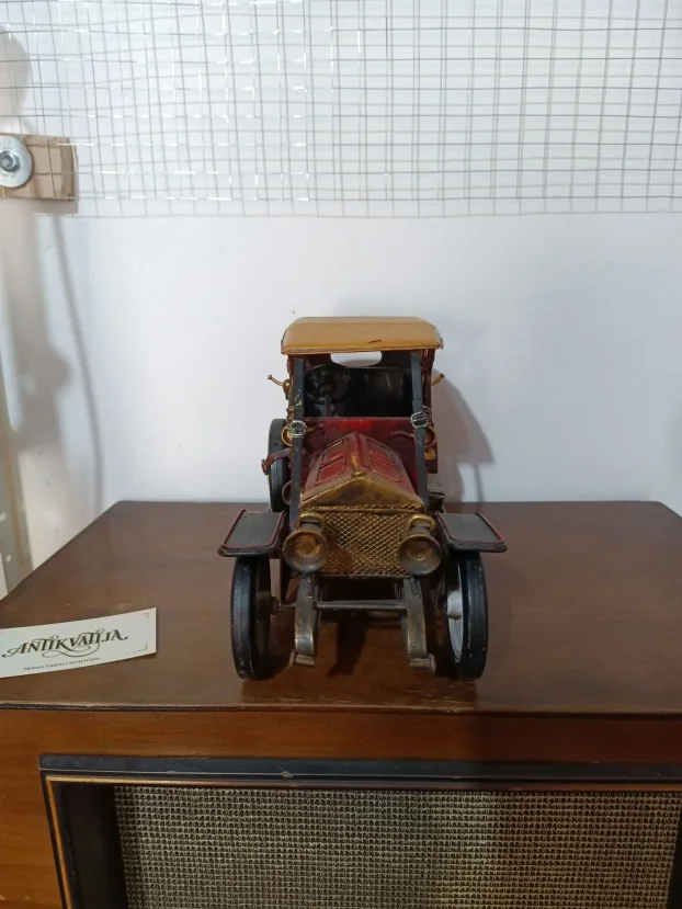 Metalni dekorativni model Oldtimer