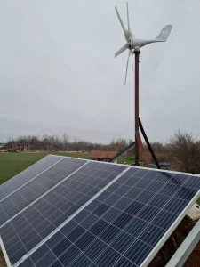 Solarni sistem sa vetrenjacom