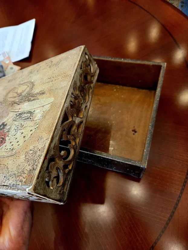 Stara drvena kutija iz Pariza, 25 cm