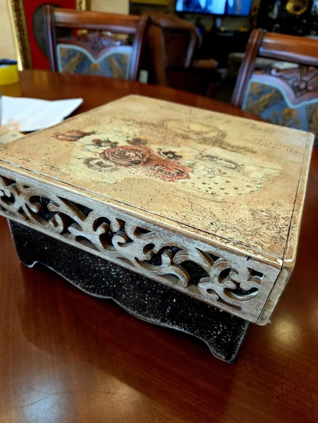 Stara drvena kutija iz Pariza, 25 cm