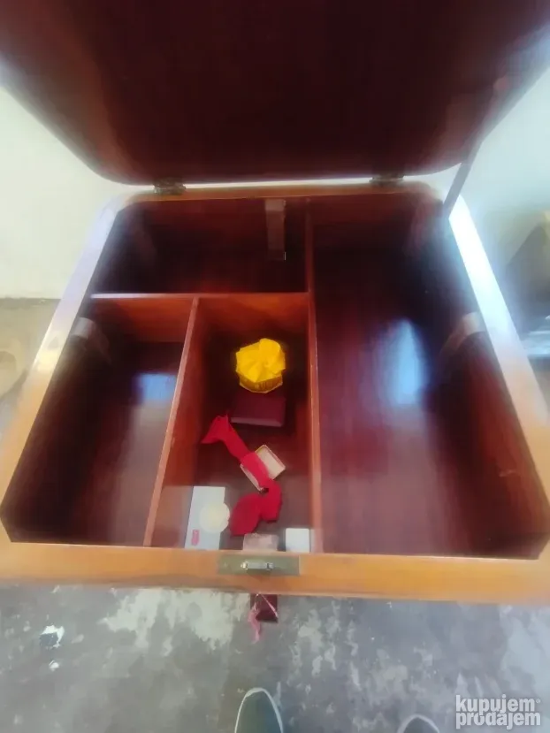 Stocic za nakit i razno -furniran69x69x69cm