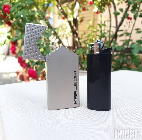 Upaljač Marlboro metalno kućište NOVO