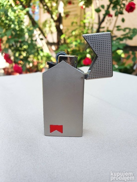 Upaljač Marlboro metalno kućište NOVO