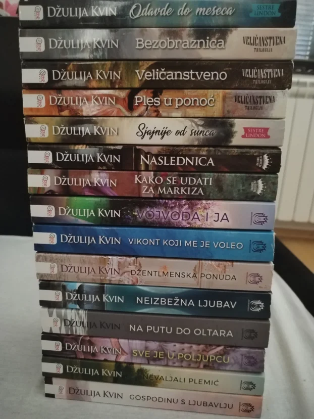 Džulija Kvin - komplet od 16 knjiga