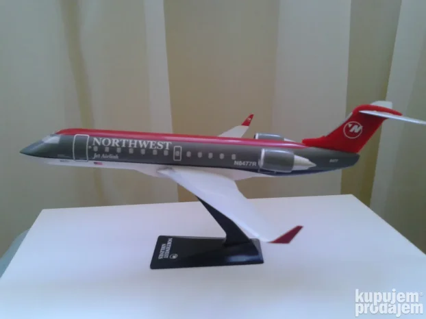 Avion North West Airlines CRJ-200
