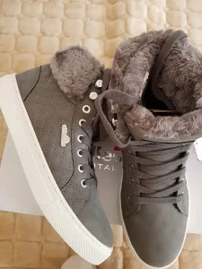 Elesse cizmice vel.38 nove