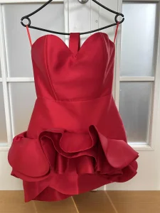 Crvena haljinica by Miljana Čolaković