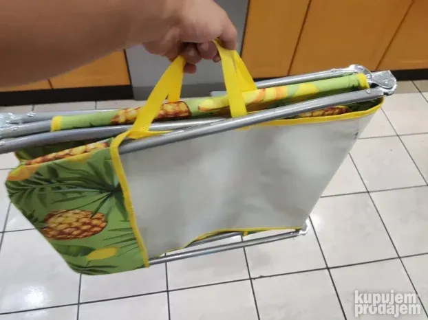 Lezaljka za plazu ili kampovanje sa manjim ostecenjem