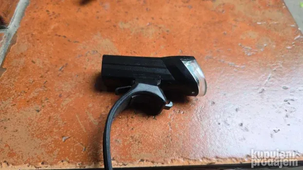 prednje USB