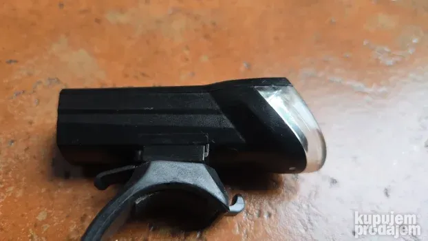 prednje USB