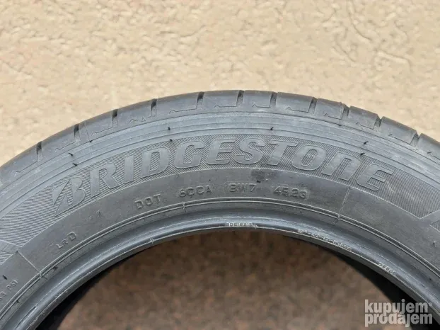 Jedna teretna guma za kombi Bridgestone Duravis 215/60/17 C