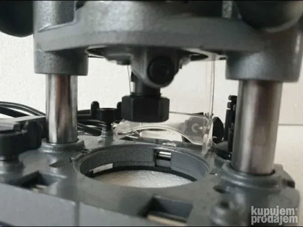 MAKITA frezer za drvo 1850W / prihvat 6mm