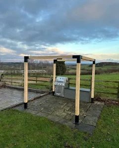 Letnjikovac, grede i konstrukcija za dvoriste