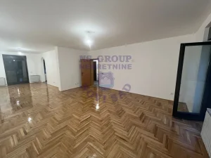Trosoban stan - Sremska Kamenica - 129 m2