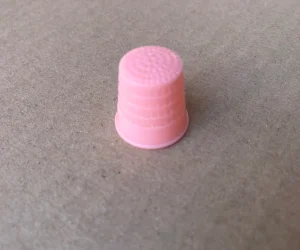NAPRSTAK za šivenje, u perfektnom stanju