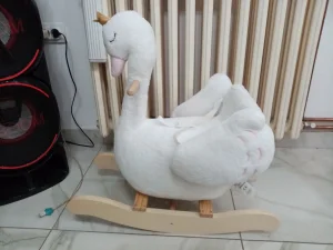 Br.8. Ljuljaska za malu decu