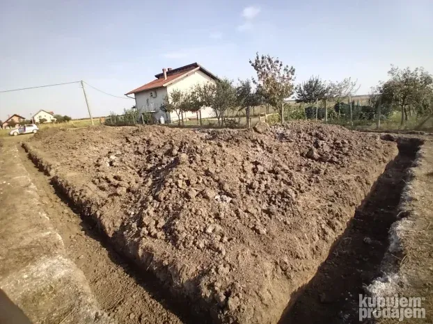 Iskop mini bager-kopanje bagerom -ravnanje-rušenje-odvoz