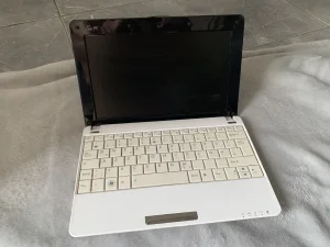 Asus Eee PC 1005HA laptop