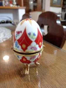 Porcelansko jaje,čuvar kuće