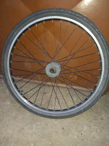 Predni tocak sa dinamom 26 sa gumom KOMPLETAN