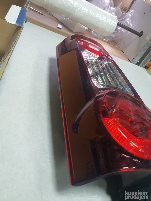 Zadnje svetlo Magneti Marelli 714000028352