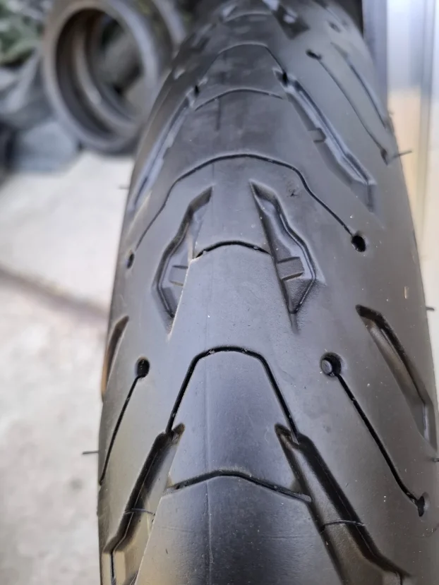 120 70 19 michelin road6 skoro novo