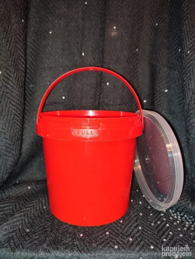 Plastične kante,kantice i dozne od 20 dinara