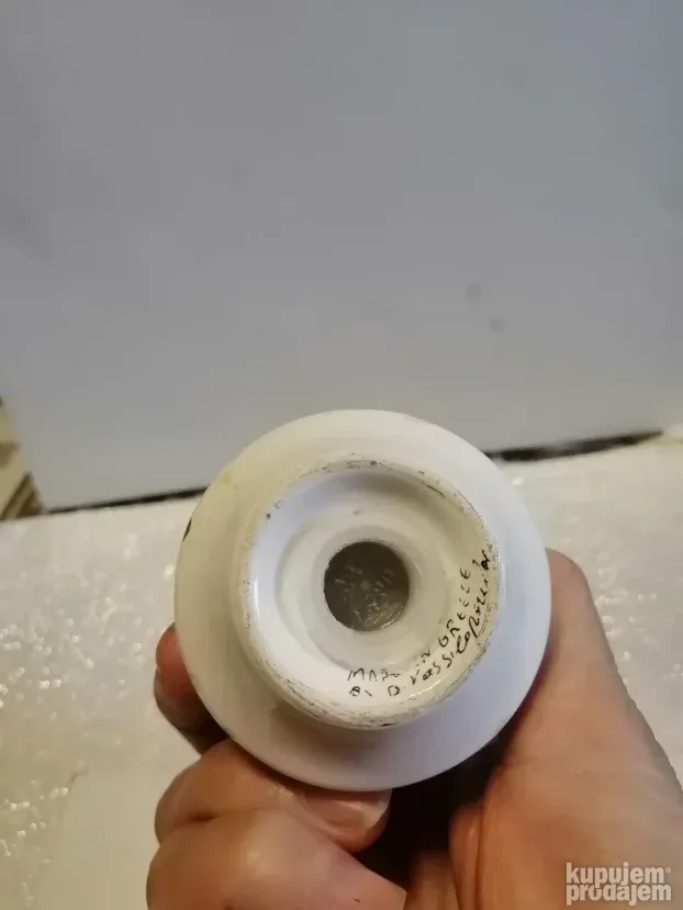Porcelanski slanik sa zanimljivom aplikacijom