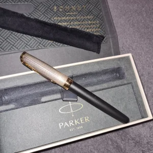 Parker Sonnet sa srebrnom kapom