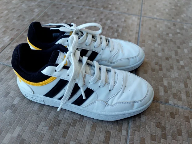 Adidas patike broj 36.5 za decaka