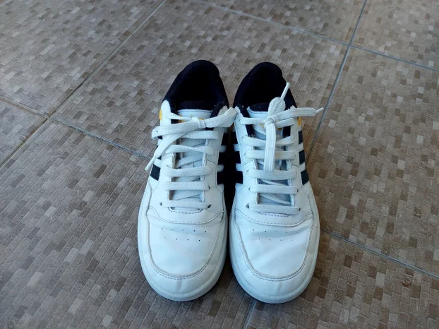 Adidas patike broj 36.5 za decaka