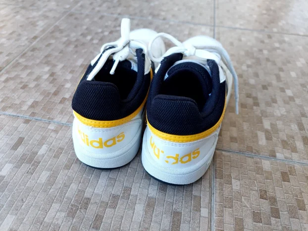 Adidas patike broj 36.5 za decaka