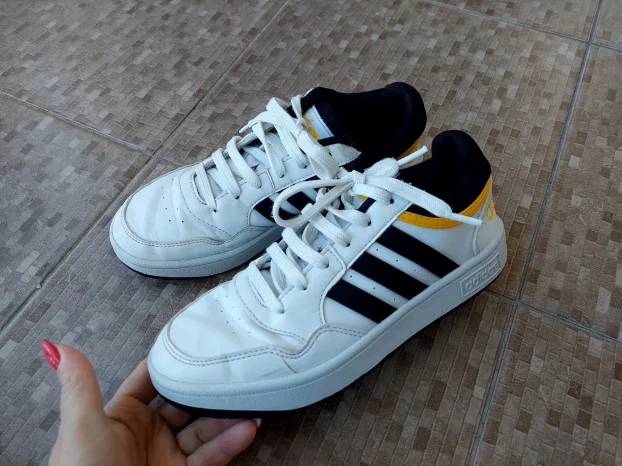 Adidas patike broj 36.5 za decaka