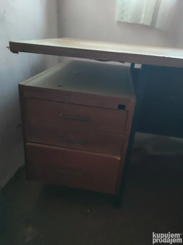 Radni sto za kancelarije