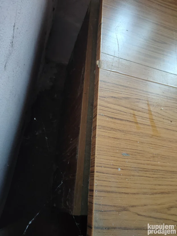 Radni sto za kancelarije