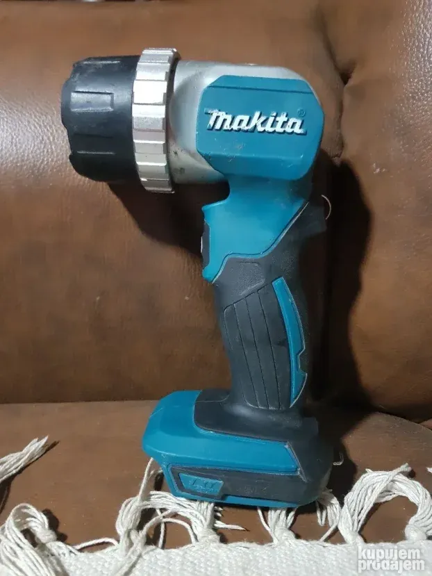 Đèn LED 4500Lx dùng pin 14.4/18V Makita DML808
