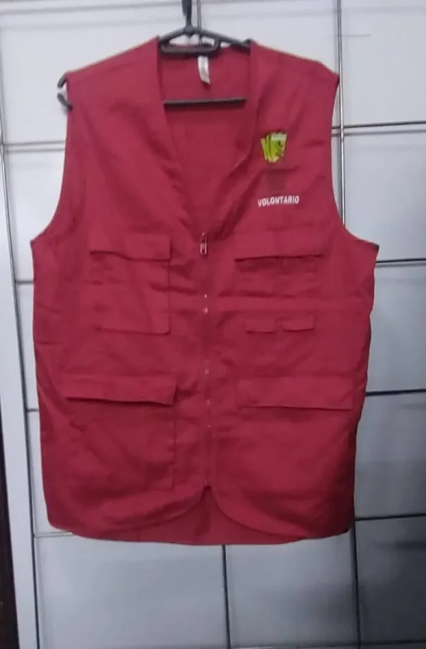 SNIZENO Prsluk vel. M. crveni