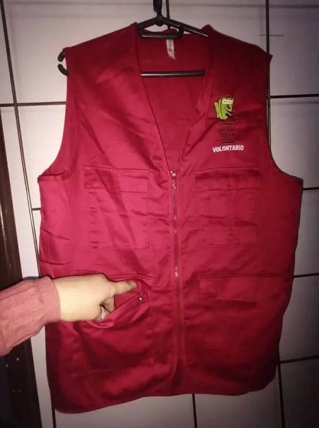 SNIZENO Prsluk vel. M. crveni