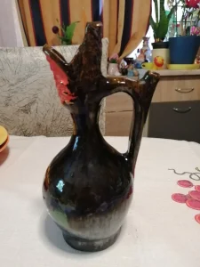 Stari glineni mali krčag