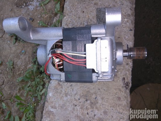 Motor za ves masinu Indesit 7kg.