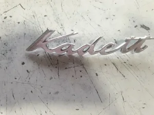 Auto oznaka Kadet