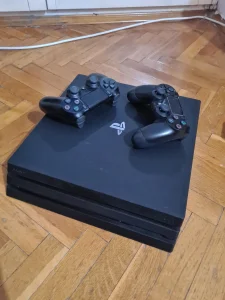 PS4 PRO - 2 Igrača + igre po izboru / Fortnite / Roblox