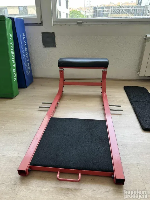 hip thrust-glute bridge
