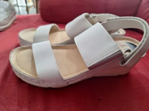 Кожна сандала бр 40