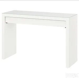 Sto za šminkanje MALM