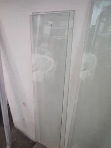 Kaljeno staklo za tus kabinu