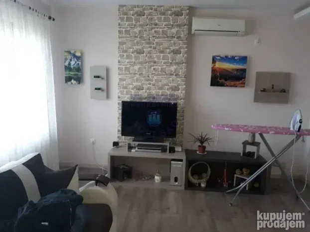 Kuća 75m2 Novi Ledinci