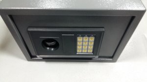 Sef sa elektronskom bravom